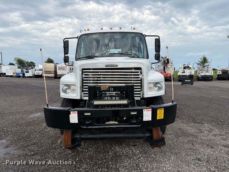 image for item EG9246 2010 Freightliner Business Class M2 utility / service truck
