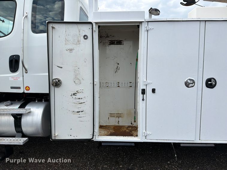 image for item EG9246 2010 Freightliner Business Class M2 utility / service truck