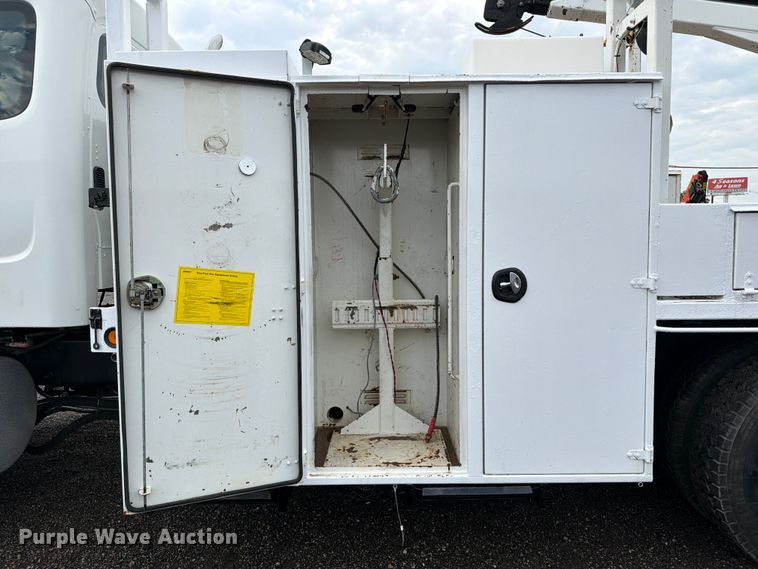 image for item EG9246 2010 Freightliner Business Class M2 utility / service truck