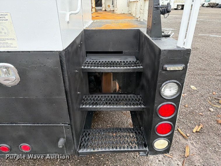 image for item EG9246 2010 Freightliner Business Class M2 utility / service truck