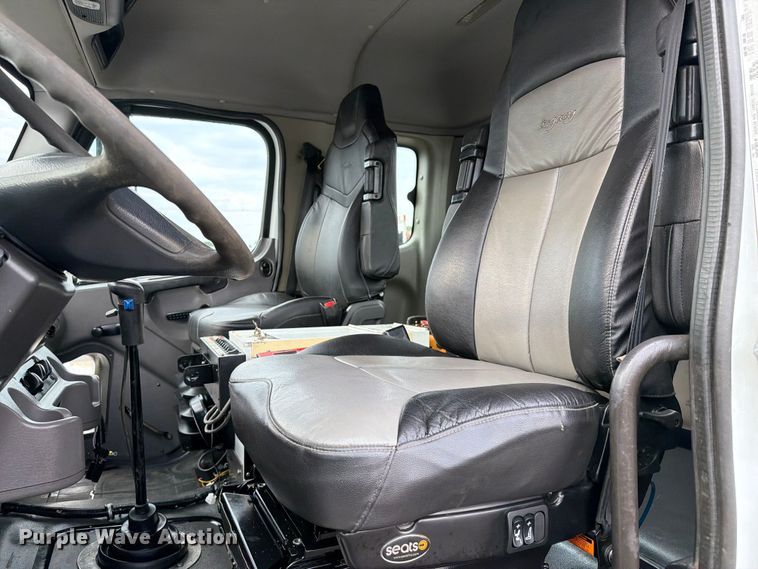 image for item EG9246 2010 Freightliner Business Class M2 utility / service truck
