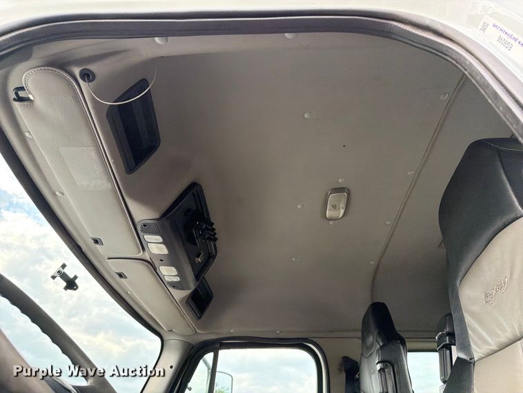 image for item EG9246 2010 Freightliner Business Class M2 utility / service truck