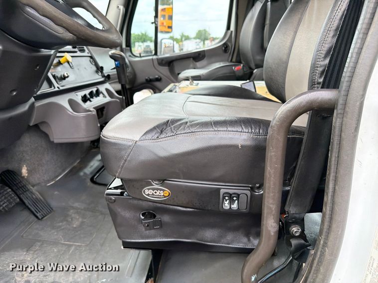 image for item EG9246 2010 Freightliner Business Class M2 utility / service truck