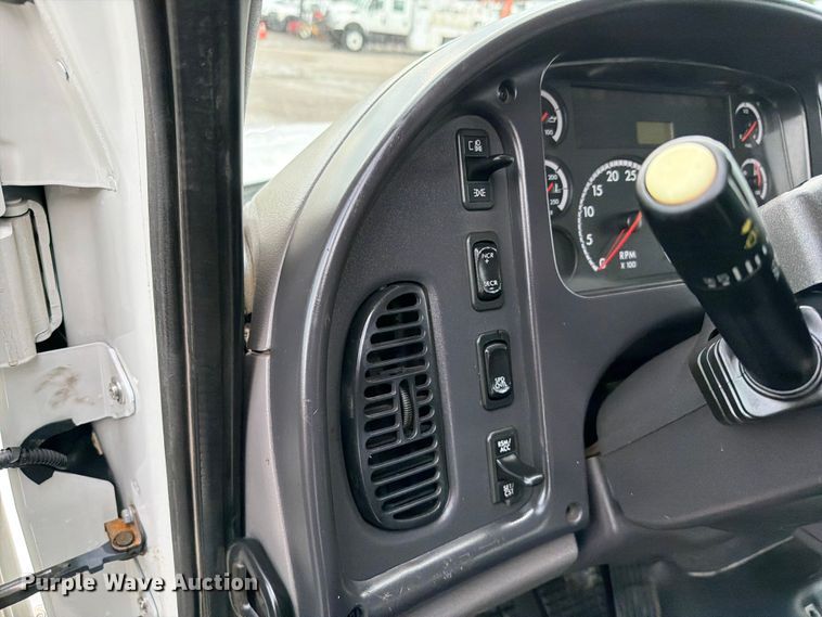 image for item EG9246 2010 Freightliner Business Class M2 utility / service truck