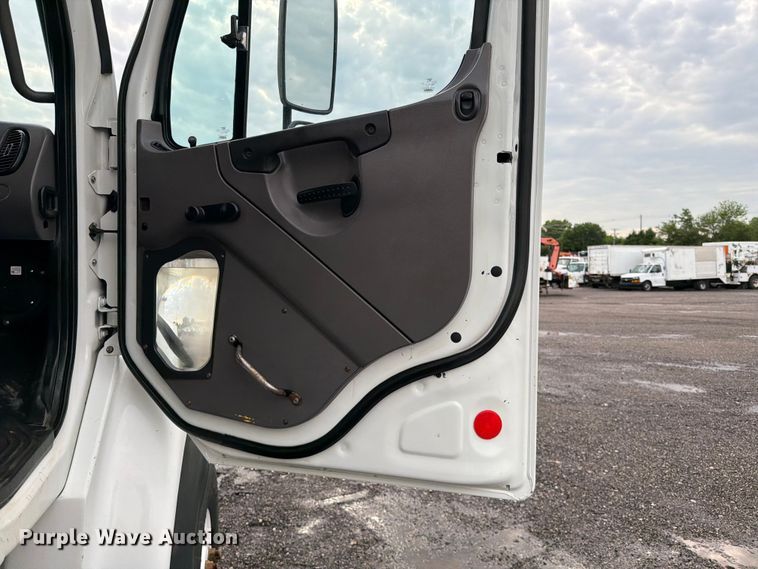 image for item EG9246 2010 Freightliner Business Class M2 utility / service truck