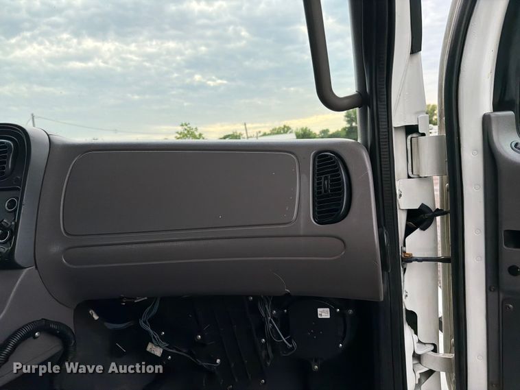 image for item EG9246 2010 Freightliner Business Class M2 utility / service truck