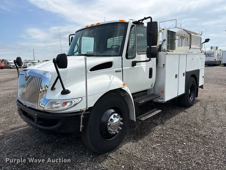 2008 International 4300 utility / service truck