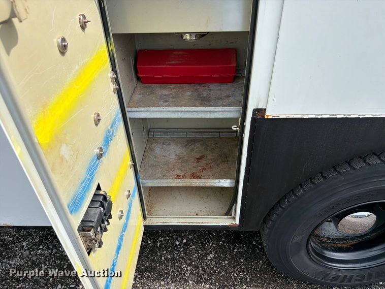 image for item EG9248 2008 International 4300 utility / service truck