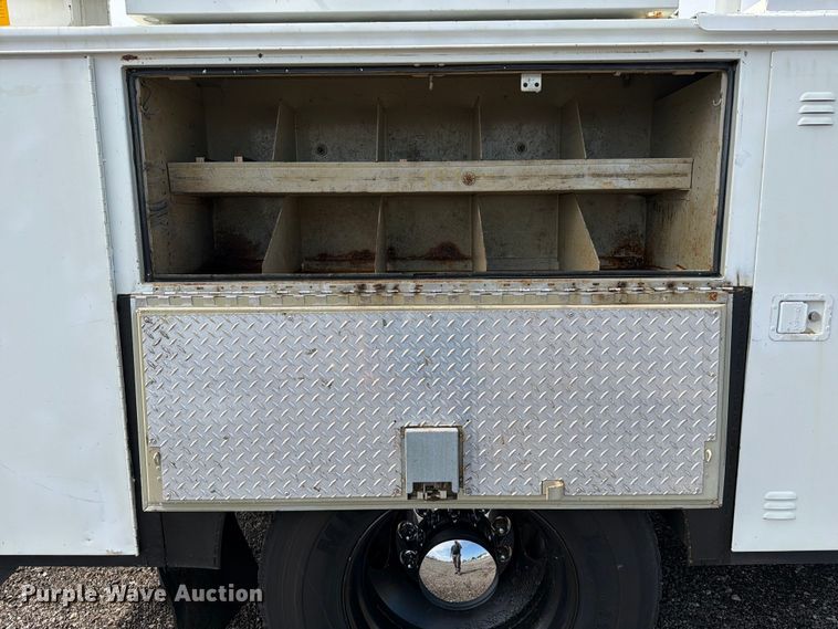 image for item EG9248 2008 International 4300 utility / service truck