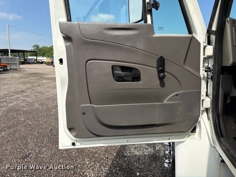 image for item EG9248 2008 International 4300 utility / service truck
