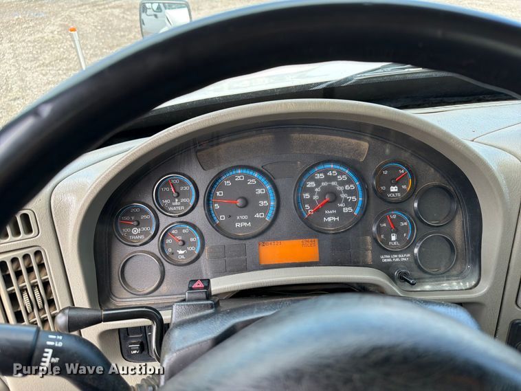 image for item EG9248 2008 International 4300 utility / service truck