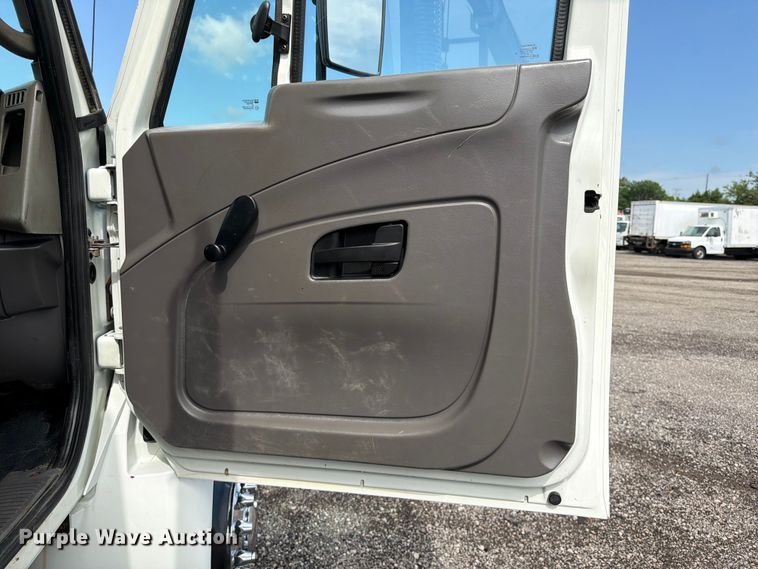 image for item EG9248 2008 International 4300 utility / service truck