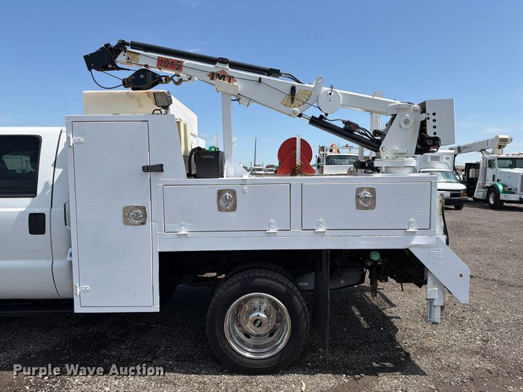image for item EG9249 2015 Ford F550 Super Duty Crew Cab utility / service truck