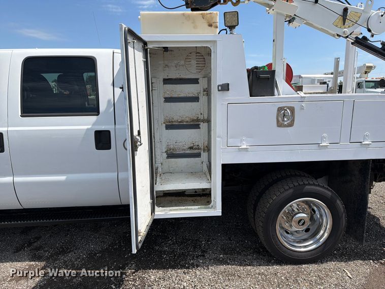 image for item EG9249 2015 Ford F550 Super Duty Crew Cab utility / service truck