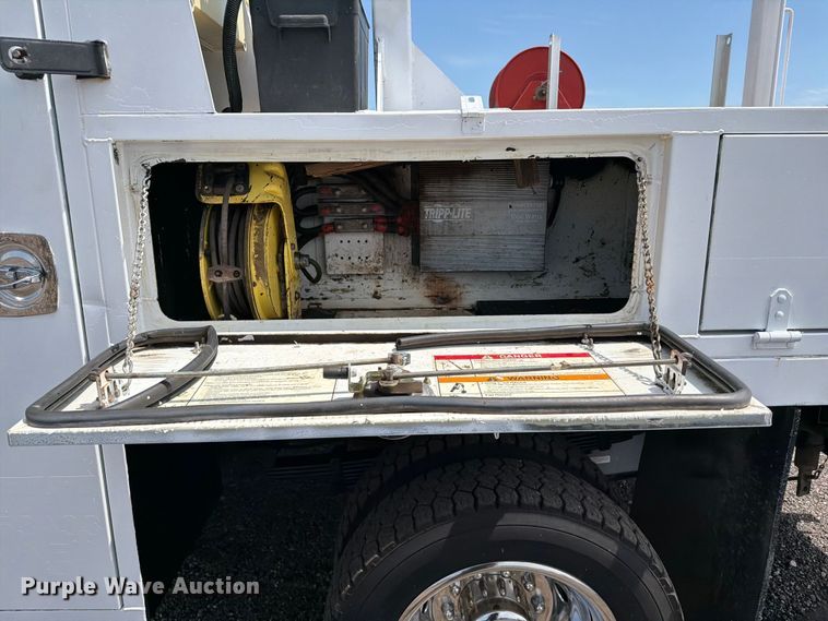 image for item EG9249 2015 Ford F550 Super Duty Crew Cab utility / service truck