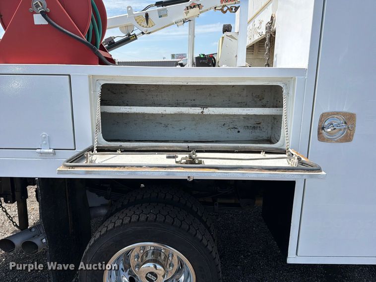 image for item EG9249 2015 Ford F550 Super Duty Crew Cab utility / service truck