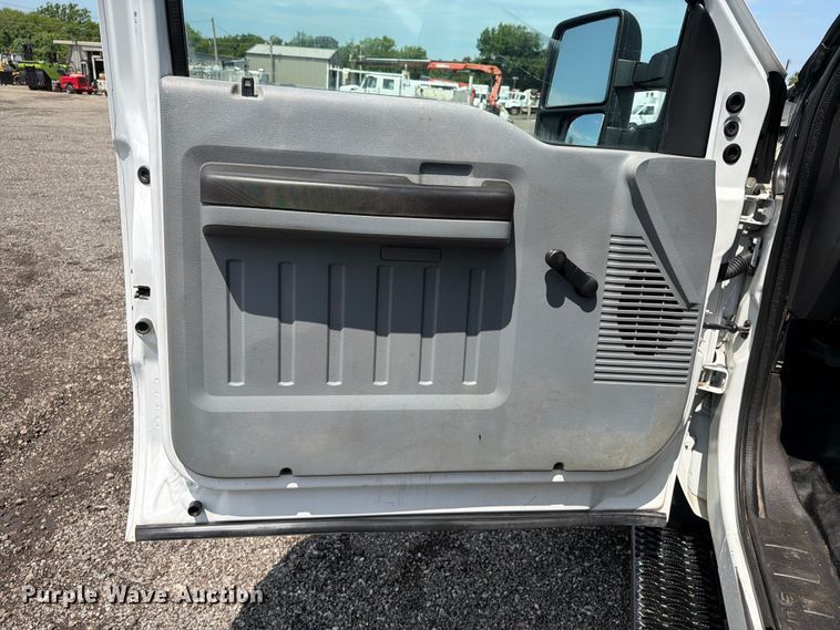 image for item EG9249 2015 Ford F550 Super Duty Crew Cab utility / service truck