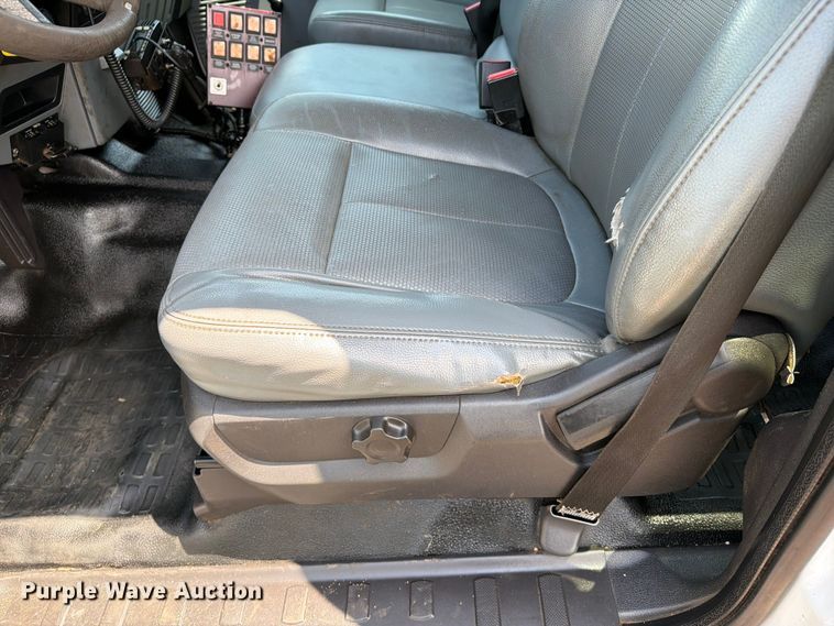 image for item EG9249 2015 Ford F550 Super Duty Crew Cab utility / service truck