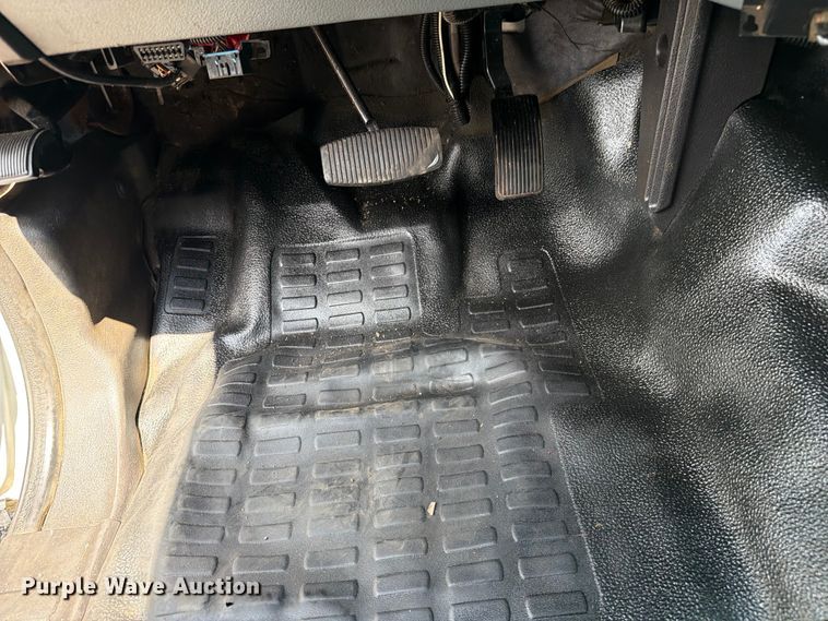 image for item EG9249 2015 Ford F550 Super Duty Crew Cab utility / service truck