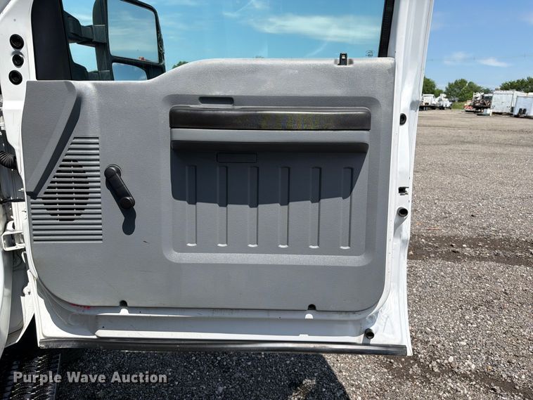 image for item EG9249 2015 Ford F550 Super Duty Crew Cab utility / service truck