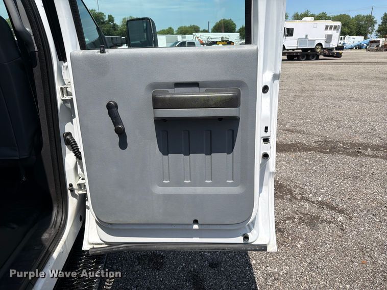 image for item EG9249 2015 Ford F550 Super Duty Crew Cab utility / service truck