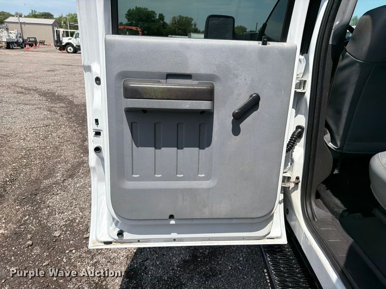 image for item EG9249 2015 Ford F550 Super Duty Crew Cab utility / service truck