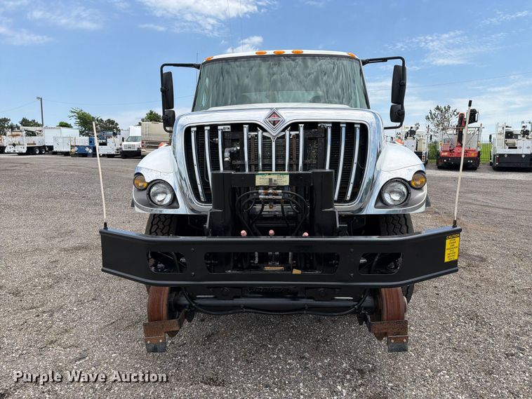 image for item EG9250 2009 International 7500 Ext. Cab utility / service truck