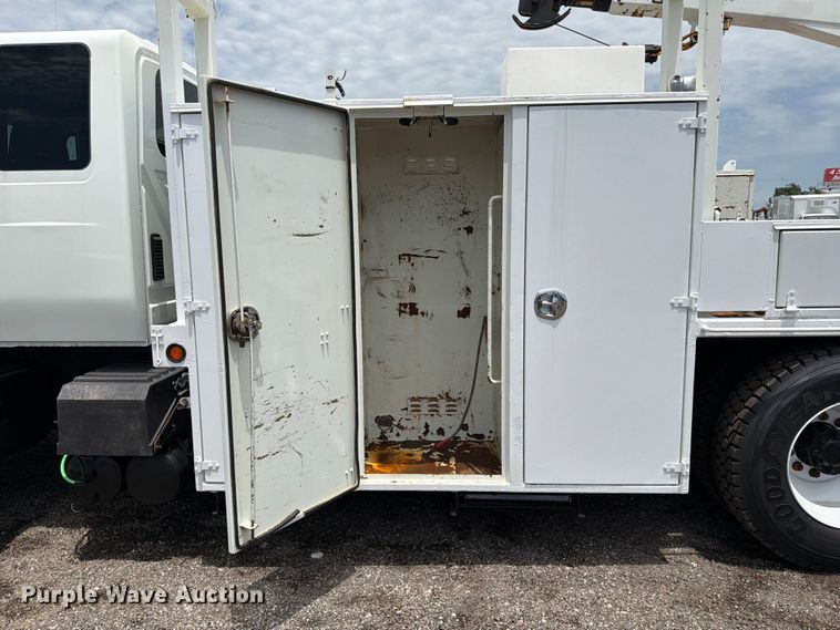 image for item EG9250 2009 International 7500 Ext. Cab utility / service truck