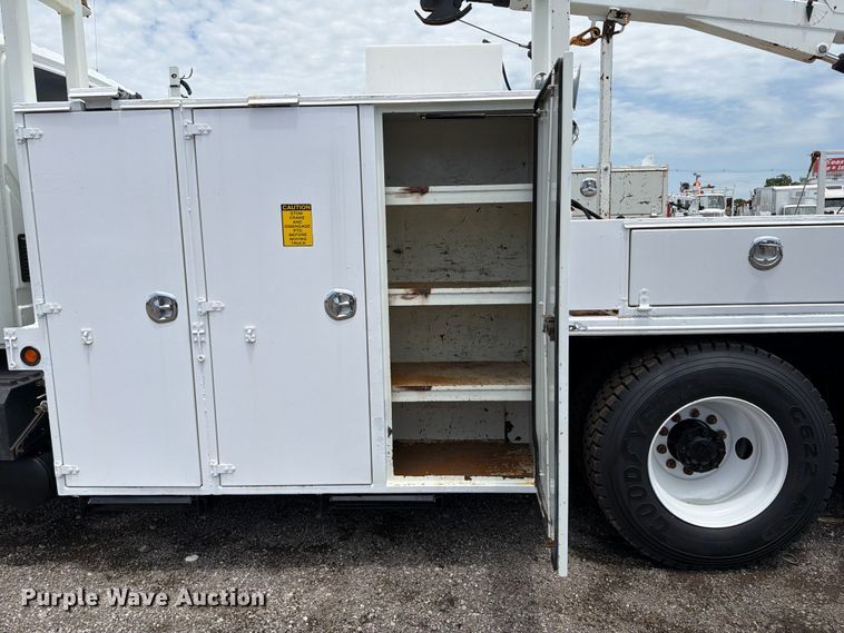 image for item EG9250 2009 International 7500 Ext. Cab utility / service truck