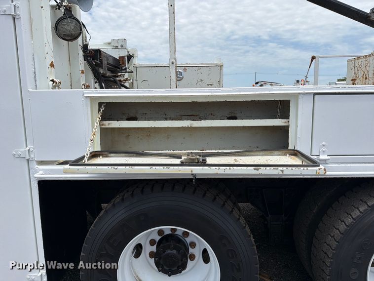 image for item EG9250 2009 International 7500 Ext. Cab utility / service truck