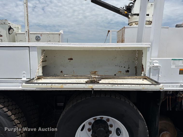 image for item EG9250 2009 International 7500 Ext. Cab utility / service truck