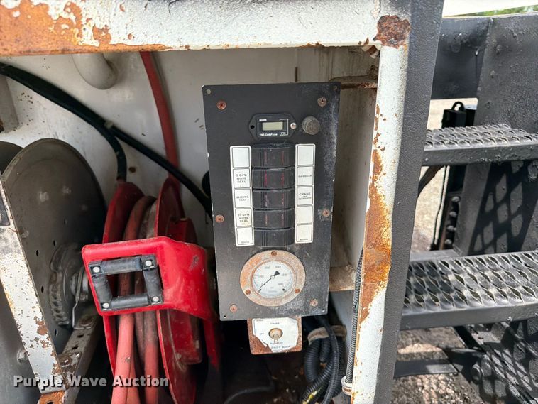 image for item EG9250 2009 International 7500 Ext. Cab utility / service truck