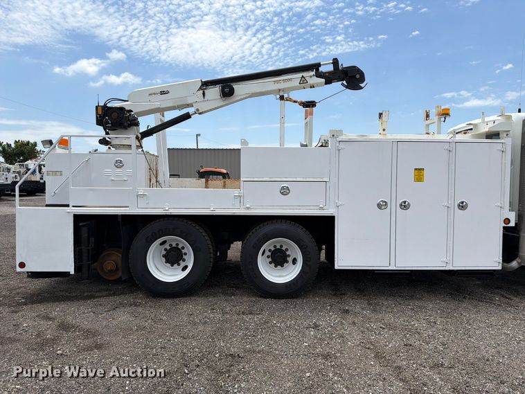 image for item EG9250 2009 International 7500 Ext. Cab utility / service truck