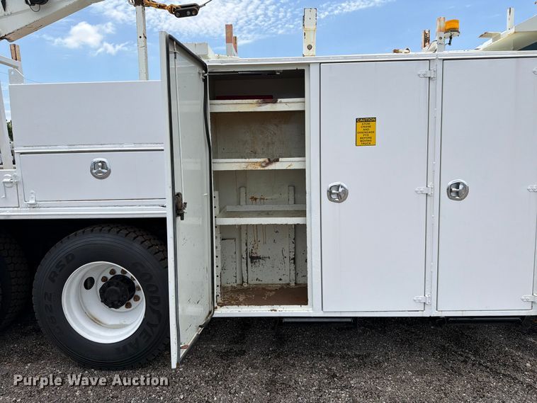 image for item EG9250 2009 International 7500 Ext. Cab utility / service truck