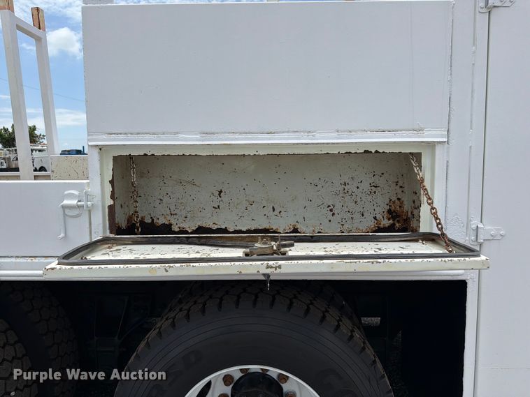 image for item EG9250 2009 International 7500 Ext. Cab utility / service truck
