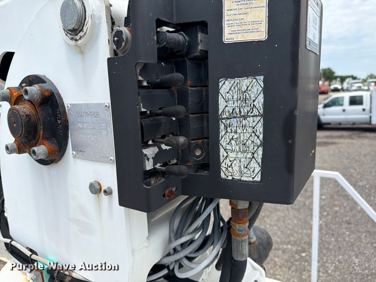 image for item EG9250 2009 International 7500 Ext. Cab utility / service truck