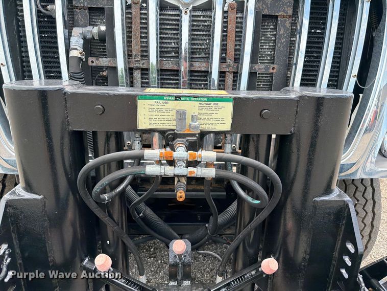 image for item EG9250 2009 International 7500 Ext. Cab utility / service truck