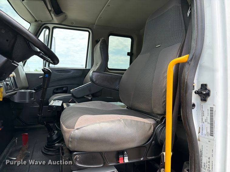 image for item EG9250 2009 International 7500 Ext. Cab utility / service truck