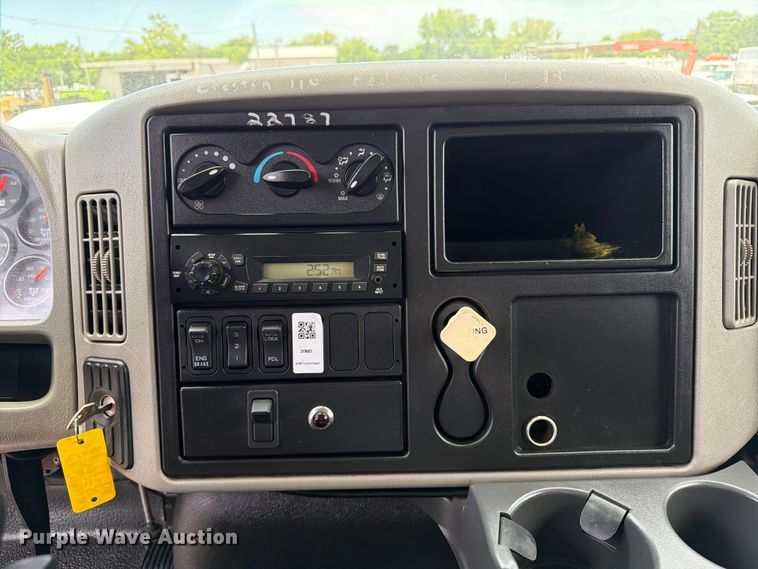 image for item EG9250 2009 International 7500 Ext. Cab utility / service truck