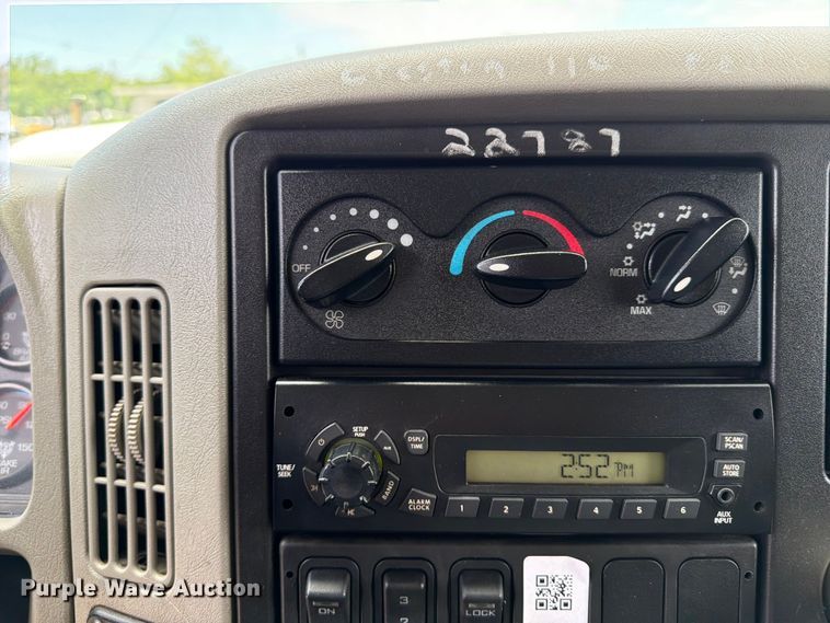 image for item EG9250 2009 International 7500 Ext. Cab utility / service truck