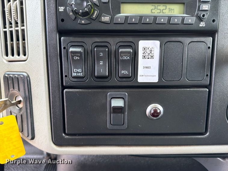image for item EG9250 2009 International 7500 Ext. Cab utility / service truck