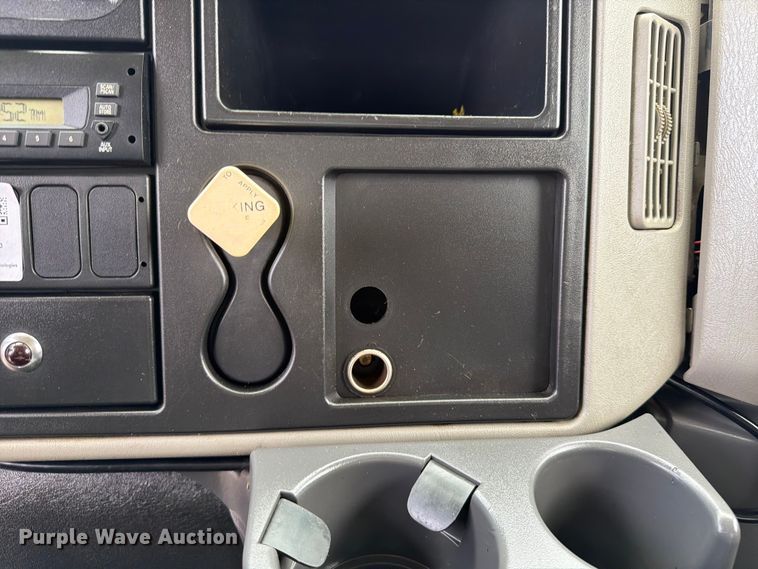 image for item EG9250 2009 International 7500 Ext. Cab utility / service truck