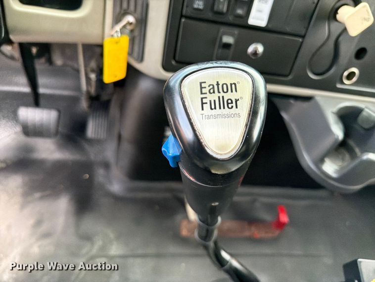 image for item EG9250 2009 International 7500 Ext. Cab utility / service truck