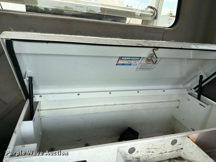 image for item EG9250 2009 International 7500 Ext. Cab utility / service truck
