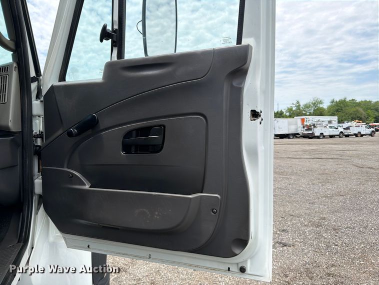 image for item EG9250 2009 International 7500 Ext. Cab utility / service truck