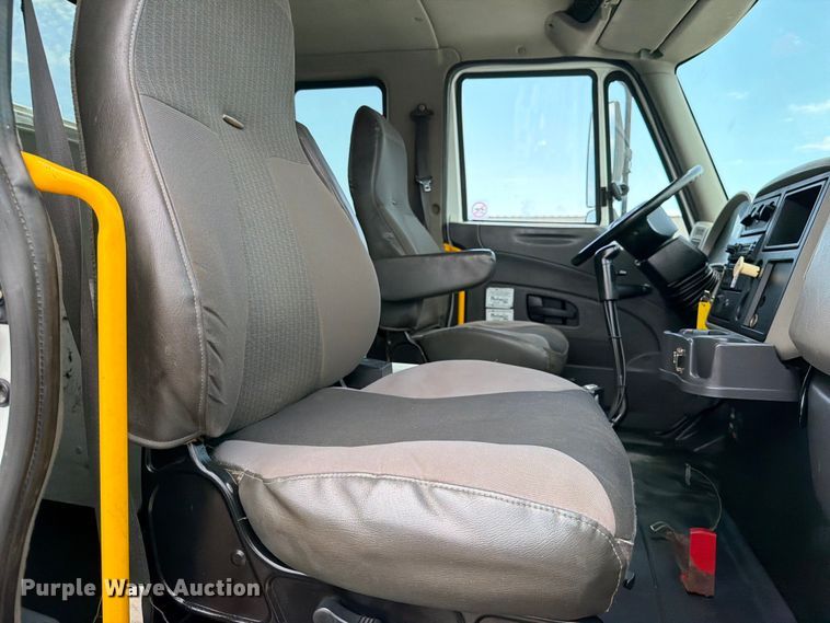 image for item EG9250 2009 International 7500 Ext. Cab utility / service truck