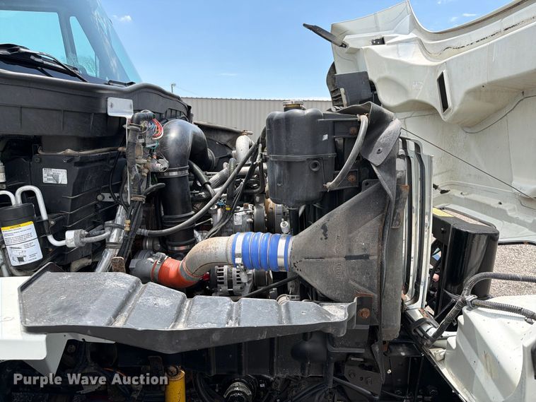 image for item EG9250 2009 International 7500 Ext. Cab utility / service truck