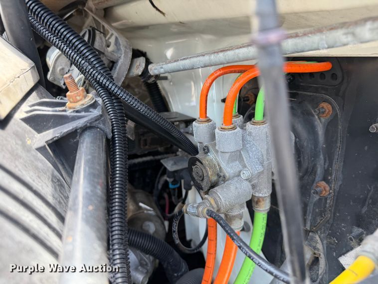 image for item EG9250 2009 International 7500 Ext. Cab utility / service truck