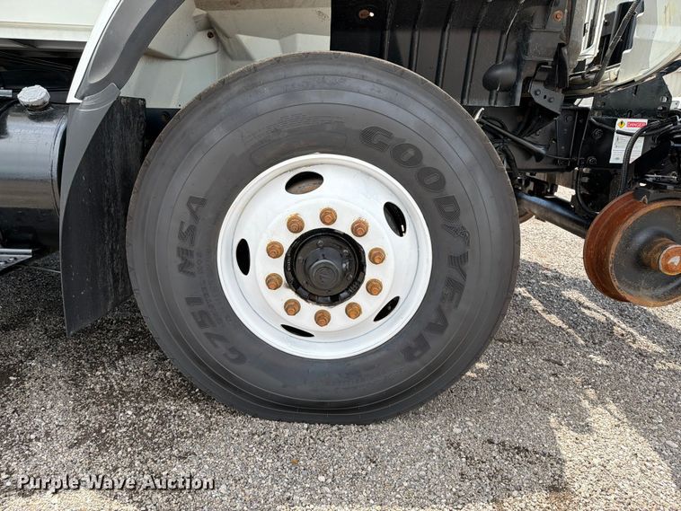 image for item EG9250 2009 International 7500 Ext. Cab utility / service truck