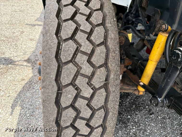 image for item EG9250 2009 International 7500 Ext. Cab utility / service truck